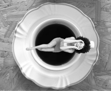 O Balé Teatro Guaíra lança a partir desta quarta-feira (28), às 18h, um vídeo especial para celebrar o dia internacional da dança, comemorado em 29 de abril (quinta-feira). "Variações sobre a Mesa" é a mais nova criação do BTG, realizada a distância.  -  Curitiba, 28/04/2021  -  Foto: Teatro Guaíra