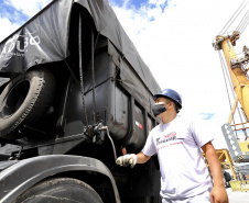 Neste dia 1º de maio, Dia do Trabalhador, a Portos do Paraná destaca a importância do trabalho portuário para a manutenção de diversas atividades econômicas no Estado, direta ou indiretamente.  -  Fotos: Arquivo/ Claudio Neves/Portos do Paraná