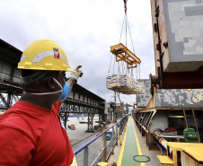Neste dia 1º de maio, Dia do Trabalhador, a Portos do Paraná destaca a importância do trabalho portuário para a manutenção de diversas atividades econômicas no Estado, direta ou indiretamente.  -  Fotos: Arquivo/ Claudio Neves/Portos do Paraná