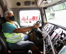 Neste dia 1º de maio, Dia do Trabalhador, a Portos do Paraná destaca a importância do trabalho portuário para a manutenção de diversas atividades econômicas no Estado, direta ou indiretamente.  -  Fotos: Arquivo/ Claudio Neves/Portos do Paraná