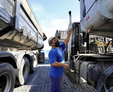 Neste dia 1º de maio, Dia do Trabalhador, a Portos do Paraná destaca a importância do trabalho portuário para a manutenção de diversas atividades econômicas no Estado, direta ou indiretamente.  -  Fotos: Arquivo/ Claudio Neves/Portos do Paraná