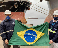 Neste dia 1º de maio, Dia do Trabalhador, a Portos do Paraná destaca a importância do trabalho portuário para a manutenção de diversas atividades econômicas no Estado, direta ou indiretamente.  -  Fotos: Arquivo/ Claudio Neves/Portos do Paraná