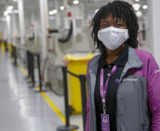 Os rostos e as histórias por trás do recorde de empregos criados no Paraná em 2021 - Dia do Trabalho  - Natalina dos Santos Oliveira   -  Foto Gilson Abreu/AEN