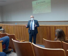 O projeto da Nova Ferroeste ganha, a cada dia, novos capítulos que ajudam essa história a avançar. Nesta semana, em Toledo, foi realizada uma reunião de trabalho com prefeitos e vereadores da região Oeste, além de lideranças sociais e empresariais  -  Foto: Arquivo GT Ferroeste