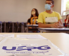 Na tarde deste domingo (2), a Universidade Estadual de Ponta Grossa (UEPG) iniciou a primeira etapa das provas do vestibular 2020. Os inscritos disputaram 1415 vagas em 39 cursos. -  Ponta Grossa, 02/05/2021  -  Fotos: Aline Jasper e Luciane Navarro