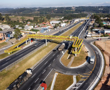 O governador Carlos Massa Ratinho Junior inaugura nesta segunda-feira (3), o  viaduto Prefeito Marcelo Puppi e  passarela William Haj Mussi, no Km 109 da BR-277, nas proximidades do Cercadinho em Campo Largo.  03/05/2021 - Foto: Jonathan Campos/AEN