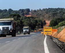 O governador Carlos Massa Ratinho Junior entregou nesta segunda-feira (3) o primeiro trecho da pavimentação da Rodovia Vereador Miguel Ribeiro Picheth (PR-364), estrada que liga os municípios de Irati e São Mateus do Sul, no Centro-Sul do Estado.  - Irati, 03/05/2021  -  Foto: Rodrigo Félix Leal/Infra