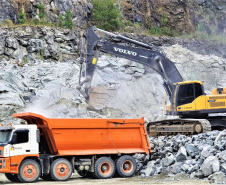 Em 2020, 181 municípios paranaenses e o Estado receberam R$ 25,44 milhões de Compensação Financeira pela Exploração de Recursos Minerais (CFEM) e de royalties pela exploração de petróleo e gás. A informação está no Informe Mineral 04/2021, divulgado pela Divisão de Geologia do Instituto Água e Terra (IAT), órgão vinculado à Secretaria do Desenvolvimento Sustentável e do Turismo (Sedest).  -  Curitiba, 03/05/2021  -  Foto: IAT/SEDEST