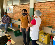 O Paraná aplicou 50.172 doses de vacina contra a Covid-19 neste fim de semana (01 e 02). Pelo menos 92 municípios da abrangência de 20 Regionais de Saúde realizaram ações que fazem parte da campanha do Governo do Estado “De Domingo a Domingo”. -  Curitiba, 03/05/2021  -  Foto: SESA