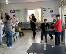 O Paraná aplicou 50.172 doses de vacina contra a Covid-19 neste fim de semana (01 e 02). Pelo menos 92 municípios da abrangência de 20 Regionais de Saúde realizaram ações que fazem parte da campanha do Governo do Estado “De Domingo a Domingo”. -  Curitiba, 03/05/2021  -  Foto: SESA