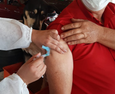 O Paraná aplicou 50.172 doses de vacina contra a Covid-19 neste fim de semana (01 e 02). Pelo menos 92 municípios da abrangência de 20 Regionais de Saúde realizaram ações que fazem parte da campanha do Governo do Estado “De Domingo a Domingo”. -  Curitiba, 03/05/2021  -  Foto: SESA