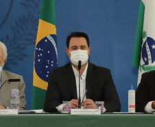 O governador Carlos Massa Ratinho Junior atende a imprensa nesta terça-feira (4) para falar sobre o retorno gradativo das aulas presenciais na rede estadual de ensino. Curitiba, 04/05/2021. Foto: Geraldo Bubniak/AEN