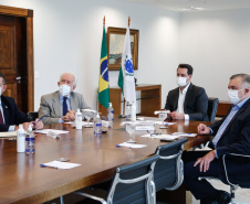 Governador Carlos Massa Ratinho Junior durante reunião com a Gerdau. Na foto, secretário da Justiça, Família e Trabalho, Ney Leprevost  -  Curitiba, 04/05/2021  -  Foto: Jonathan Campos/AEN