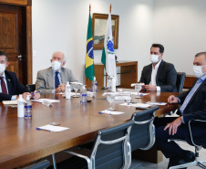 Governador Carlos Massa Ratinho Junior durante reunião com a Gerdau. Na foto, secretário da Justiça, Família e Trabalho, Ney Leprevost  -  Curitiba, 04/05/2021  -  Foto: Jonathan Campos/AEN