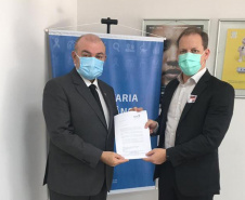 Paraná reitera pedido ao MS de mais vacinas aos trabalhadores da saúde. O diretor-geral da Sesa, Nestor Werner Junior, esteve novamente no Ministério da Saúde e colocou os números que representam a defasagem de 78.400 doses ao Estado para este grupo.  -  Foto: SESA