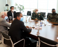 O governador Carlos Massa Ratinho Junior apresentou nesta quarta-feira (5) ao presidente do Superior Tribunal Militar (STM), general do Exército Luis Carlos Gomes Mattos, o projeto de Ponta Grossa para receber a Escola de Sargentos das Armas (ESA) do Exército Brasileiro.  Foto: Ari Dias/AEN