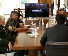 O governador Carlos Massa Ratinho Junior apresentou nesta quarta-feira (5) ao presidente do Superior Tribunal Militar (STM), general do Exército Luis Carlos Gomes Mattos, o projeto de Ponta Grossa para receber a Escola de Sargentos das Armas (ESA) do Exército Brasileiro.  Foto: Ari Dias/AEN