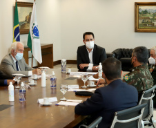 O governador Carlos Massa Ratinho Junior apresentou nesta quarta-feira (5) ao presidente do Superior Tribunal Militar (STM), general do Exército Luis Carlos Gomes Mattos, o projeto de Ponta Grossa para receber a Escola de Sargentos das Armas (ESA) do Exército Brasileiro.  Foto: Ari Dias/AEN