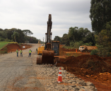 O governador Carlos Massa Ratinho Junior visita nesta quinta-feira (6) as obras da PRC-239, entre Pitanga e Mato Rico, no Centro do Estado. O Governo do Paraná está investindo quase R$ 90 milhões na implantação de 43 quilômetros de asfalto. 06/05/2021 - Foto: Geraldo Bubniak/AEN