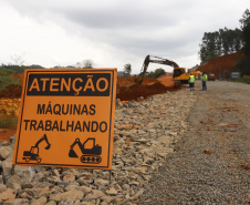 O governador Carlos Massa Ratinho Junior visita nesta quinta-feira (6) as obras da PRC-239, entre Pitanga e Mato Rico, no Centro do Estado. O Governo do Paraná está investindo quase R$ 90 milhões na implantação de 43 quilômetros de asfalto. 06/05/2021 - Foto: Geraldo Bubniak/AEN