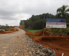 O governador Carlos Massa Ratinho Junior visita nesta quinta-feira (6) as obras da PRC-239, entre Pitanga e Mato Rico, no Centro do Estado. O Governo do Paraná está investindo quase R$ 90 milhões na implantação de 43 quilômetros de asfalto. 06/05/2021 - Foto: Geraldo Bubniak/AEN