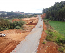 O governador Carlos Massa Ratinho Junior visita nesta quinta-feira (6) as obras da PRC-239, entre Pitanga e Mato Rico, no Centro do Estado. O Governo do Paraná está investindo quase R$ 90 milhões na implantação de 43 quilômetros de asfalto. 06/05/2021 - Foto: Geraldo Bubniak/AEN