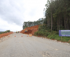 O governador Carlos Massa Ratinho Junior visita nesta quinta-feira (6) as obras da PRC-239, entre Pitanga e Mato Rico, no Centro do Estado. O Governo do Paraná está investindo quase R$ 90 milhões na implantação de 43 quilômetros de asfalto. 06/05/2021 - Foto: Geraldo Bubniak/AEN