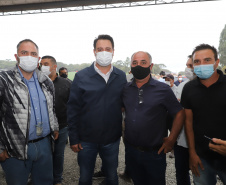 O governador Carlos Massa Ratinho Junior visita nesta quinta-feira (6) as obras da PRC-239, entre Pitanga e Mato Rico, no Centro do Estado. O Governo do Paraná está investindo quase R$ 90 milhões na implantação de 43 quilômetros de asfalto. 06/05/2021 - Foto: Geraldo Bubniak/AEN