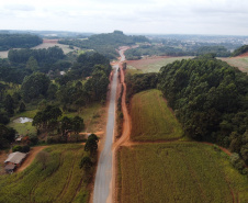 O governador Carlos Massa Ratinho Junior visita nesta quinta-feira (6) as obras da PRC-239, entre Pitanga e Mato Rico, no Centro do Estado. O Governo do Paraná está investindo quase R$ 90 milhões na implantação de 43 quilômetros de asfalto. 06/05/2021 - Foto: Geraldo Bubniak/AEN