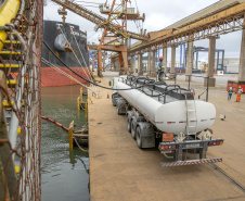 Todo óleo usado dos navios, recolhido no Porto de Paranaguá, tem como destino a reciclagem. A coleta do resíduo oleoso das embarcações é um dos serviços de apoio essenciais para a atividade portuária. Durante todo o ano de 2020 foram coletados 4.061.302 litros pelas cinco empresas atualmente cadastradas. - Paranaguá, 06/05/2021  -  Foto: Claudio Neves/Portos do Paraná