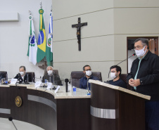 A implantação da unidade do Samu Regional em Guarapuava foi apresentada pelo secretário de Estado da Saúde, Beto Preto, nesta sexta-feira (7). Em audiência pública na Câmara Municipal de Guarapuava, prefeitos e vereadores, secretários municipais de Saúde e deputados ressaltaram a importância de uma unidade para o atendimento da 5ª Regional de Saúde. - Foto: Américo Antonio/SESA
