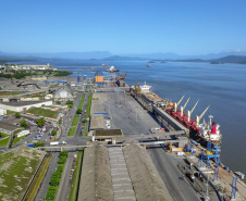 Funcionários da empresa pública Portos do Paraná participam, pela primeira vez, de uma qualificação em georreferenciamento, um instrumento que permite determinar a exata posição geográfica de um imóvel e sua dimensão. Com isso, os processos de arrendamentos de áreas portuárias ganham mais qualidade e eficiência.  -  Foto: Claudio NevesPortos do Paraná