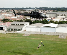 A Polícia Civil do Paraná (PCPR) realizou um treinamento de nivelamento aerotático para policiais civis, entre segunda-feira (3) e sexta-feira (7), em Curitiba. Ao todo, 25 servidores participaram da capacitação, ministrado pelo Grupamento de Operações Aéreas da PCPR.   -  Curitiba, 07/05/2021  -  foto: Polícia Civil do Paraná/SESP/PR