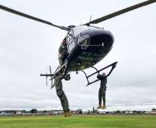 A Polícia Civil do Paraná (PCPR) realizou um treinamento de nivelamento aerotático para policiais civis, entre segunda-feira (3) e sexta-feira (7), em Curitiba. Ao todo, 25 servidores participaram da capacitação, ministrado pelo Grupamento de Operações Aéreas da PCPR.   -  Curitiba, 07/05/2021  -  foto: Polícia Civil do Paraná/SESP/PR