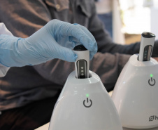 A falta de testes para diagnóstico do novo coronavírus marcou o início da pandemia no Brasil, em março de 2020. Nesta data, a startup curitibana Hilab já estava nas fases finais de aprovação de seu novo produto: um teste rápido de Covid-19 que pode ser realizado em qualquer farmácia equipada pelo laboratório portátil fabricado pela empresa. - Curitiba, 10/05/2021  -  Foto: Divulgação Hilab