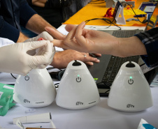 A falta de testes para diagnóstico do novo coronavírus marcou o início da pandemia no Brasil, em março de 2020. Nesta data, a startup curitibana Hilab já estava nas fases finais de aprovação de seu novo produto: um teste rápido de Covid-19 que pode ser realizado em qualquer farmácia equipada pelo laboratório portátil fabricado pela empresa. - Curitiba, 10/05/2021  -  Foto: Divulgação Hilab