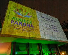 O Governo do Estado deu início oficialmente nesta quarta-feira (12) à campanha Aquece Paraná 2021. A iniciativa da Superintendência Geral de Ação Solidária (SGAS) busca arrecadar roupas, calçados, cobertores, roupas de cama e outros itens em bom estado de uso para destinar a pessoas em situação de vulnerabilidade social de todas as regiões do Estado. A cerimônia de abertura ocorreu por meio de um drive-thru na área externa do Teatro Guaíra. - Curitiba, 12/05/2021 - Foto: Valdelino Pontes