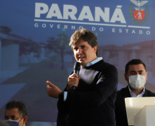 O governador Carlos Massa Ratinho Junior anuncia nesta quinta-feira (13) novos recursos para Arapongas, no Norte do Paraná. São investimentos para a Santa Casa, estradas rurais, pavimentação de ruas e avenidas, um parque urbano e moradias populares. 13/05/2021 - Foto: Geraldo Bubniak/AEN