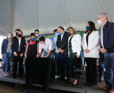 O governador Carlos Massa Ratinho Junior libera novos recursos para Londrina nesta sexta-feira (14), além de visitar as obras de construção da Cidade Industrial, que conta com investimento do Estado. Entre as iniciativas está a construção de um Condomínio do Idoso no município, dentro do programa Viver Mais Paraná.   14/05/2021 - Foto: Geraldo Bubniak/AEN