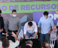 O governador Carlos Massa Ratinho Junior libera novos recursos para Londrina nesta sexta-feira (14), além de visitar as obras de construção da Cidade Industrial, que conta com investimento do Estado. Entre as iniciativas está a construção de um Condomínio do Idoso no município, dentro do programa Viver Mais Paraná.   14/05/2021 - Foto: Geraldo Bubniak/AEN