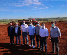 O governador Carlos Massa Ratinho Junior libera novos recursos para Londrina nesta sexta-feira (14), além de visitar as obras de construção da Cidade Industrial, que conta com investimento do Estado. Entre as iniciativas está a construção de um Condomínio do Idoso no município, dentro do programa Viver Mais Paraná.   14/05/2021 - Foto: Geraldo Bubniak/AEN