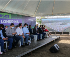 O governador Carlos Massa Ratinho Junior libera novos recursos para Londrina nesta sexta-feira (14), além de visitar as obras de construção da Cidade Industrial, que conta com investimento do Estado. Entre as iniciativas está a construção de um Condomínio do Idoso no município, dentro do programa Viver Mais Paraná.   14/05/2021 - Foto: Geraldo Bubniak/AEN