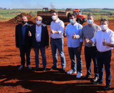 O governador Carlos Massa Ratinho Junior libera novos recursos para Londrina nesta sexta-feira (14), além de visitar as obras de construção da Cidade Industrial, que conta com investimento do Estado. Entre as iniciativas está a construção de um Condomínio do Idoso no município, dentro do programa Viver Mais Paraná.   14/05/2021 - Foto: Geraldo Bubniak/AEN