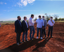 O governador Carlos Massa Ratinho Junior libera novos recursos para Londrina nesta sexta-feira (14), além de visitar as obras de construção da Cidade Industrial, que conta com investimento do Estado. Entre as iniciativas está a construção de um Condomínio do Idoso no município, dentro do programa Viver Mais Paraná.   14/05/2021 - Foto: Geraldo Bubniak/AEN