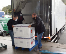 O Paraná recebeu mais 62 mil doses da vacina Coronavac, da parceria entre Sinovac e Instituto Butantan, nesta sexta-feira (14). As doses se referem a uma atualização na 19ª pauta de distribuição de vacinas contra a Covid-19 do Ministério da Saúde.  Foto: Américo Antonio/SESA