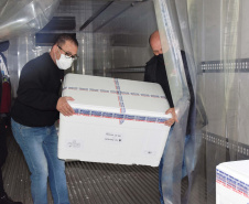 O Paraná recebeu mais 62 mil doses da vacina Coronavac, da parceria entre Sinovac e Instituto Butantan, nesta sexta-feira (14). As doses se referem a uma atualização na 19ª pauta de distribuição de vacinas contra a Covid-19 do Ministério da Saúde.  Foto: Américo Antonio/SESA