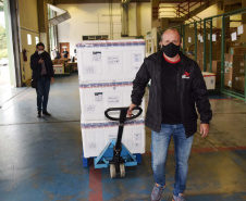 O Paraná recebeu mais 62 mil doses da vacina Coronavac, da parceria entre Sinovac e Instituto Butantan, nesta sexta-feira (14). As doses se referem a uma atualização na 19ª pauta de distribuição de vacinas contra a Covid-19 do Ministério da Saúde.  Foto: Américo Antonio/SESA