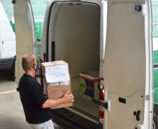 A Secretaria de Estado da Saúde (Sesa) iniciou nesta sexta-feira (14) a distribuição de mais 170.285 medicamentos elencados no chamado “kit de intubação” para pacientes internados com coronavírus. Ao todo 59 hospitais do Plano de Atendimento Covid-19 nas 22 Regionais de Saúde irão receber os medicamentos.Foto: Américo Antonio/SESA