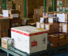 A Secretaria de Estado da Saúde (Sesa) iniciou nesta sexta-feira (14) a distribuição de mais 170.285 medicamentos elencados no chamado “kit de intubação” para pacientes internados com coronavírus. Ao todo 59 hospitais do Plano de Atendimento Covid-19 nas 22 Regionais de Saúde irão receber os medicamentos.Foto: Américo Antonio/SESA
