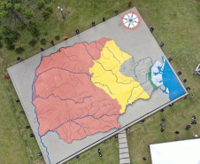 Uma cerimônia no jardim do Palácio Iguaçu, em Curitiba, realizada na manhã deste sábado (15), marcou a abertura oficial da 26ª edição da Marcha para Jesus. Ao lado de pastores de diferentes denominações religiosas da capital, o governador Carlos Massa Ratinho Junior e a primeira-dama Luciana Saito Massa acompanharam a solenidade, além de outras autoridades. O evento faz parte do Calendário Oficial do Estado. -   Curitiba, 15/05/2021  -  Foto: Alessandro Vieira/AEN